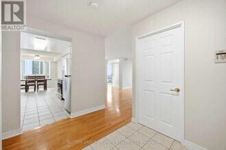 156 Enfield Pl in Mississauga, ON - Building Photo - Building Photo