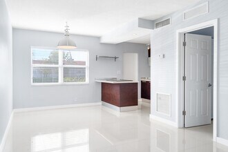 416 NE 15th Ave, Unit B2 in Fort Lauderdale, FL - Foto de edificio - Building Photo