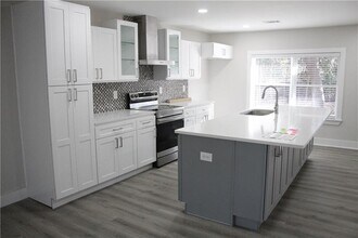 970 Bates Rd in Austell, GA - Building Photo - Building Photo