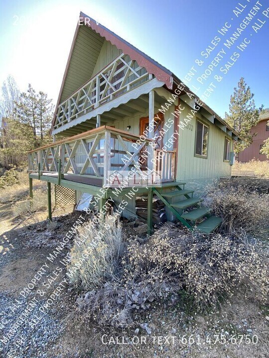 2000 Pioneer Way in Frazier Park, CA - Foto de edificio