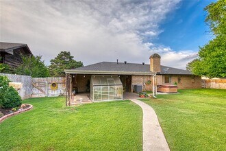 1304 Lynnwood Dr in Elk City, OK - Building Photo - Building Photo