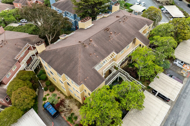 Saddleback in Daly City, CA - Foto de edificio - Building Photo