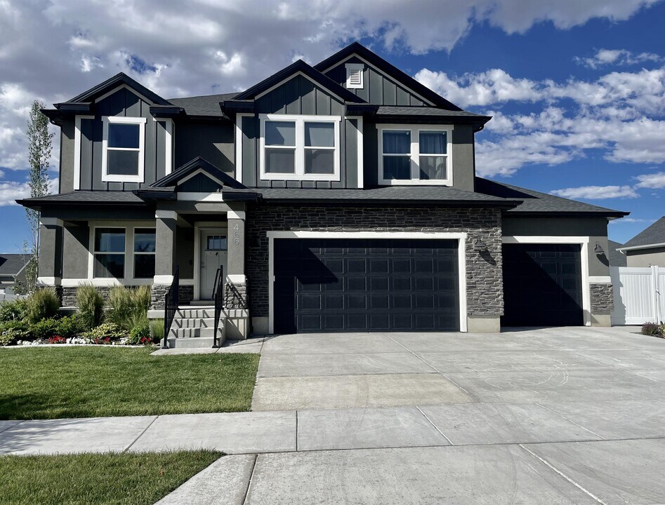 466 E Delano Peak Rd in Eagle Mountain, UT - Building Photo
