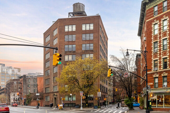 32 Morton St in New York, NY - Foto de edificio - Building Photo