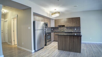 10518-10113 113 St in Edmonton, AB - Building Photo - Building Photo