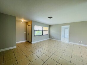 847 SE 8th Ter in Cape Coral, FL - Building Photo - Building Photo