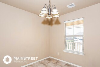 7412 Comrade Ln in Yukon, OK - Foto de edificio - Building Photo