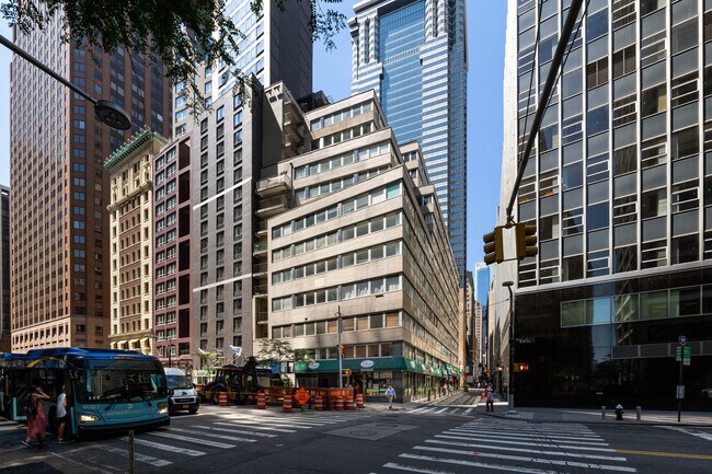 Seaport South Apartments in New York, NY - Foto de edificio - Building Photo