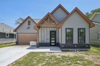 2936 Henry Rd in Lancaster, TX - Building Photo - Building Photo