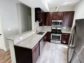 3355 W Huron St in Chicago, IL - Building Photo - Building Photo