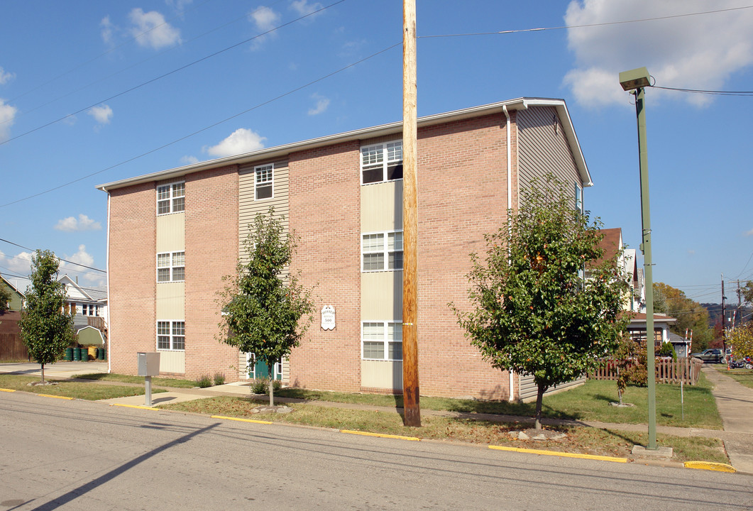 500 High St in Kenova, WV - Building Photo