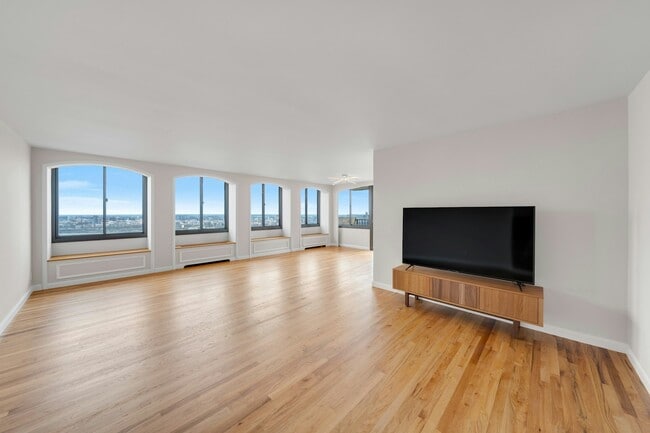 300 Winston Dr, Unit 2110 in Cliffside Park, NJ - Foto de edificio - Building Photo