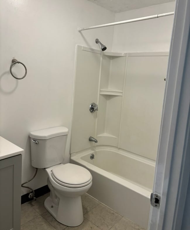 11 Tiffany Rd, Unit 8 in Salem, NH - Building Photo - Building Photo