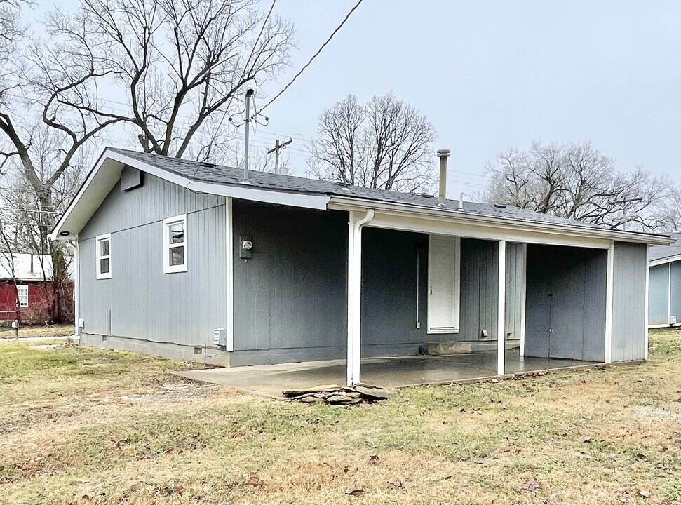 2209 W Calhoun St in Springfield, MO - Building Photo