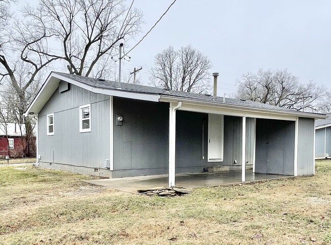property at 2209 W Calhoun St