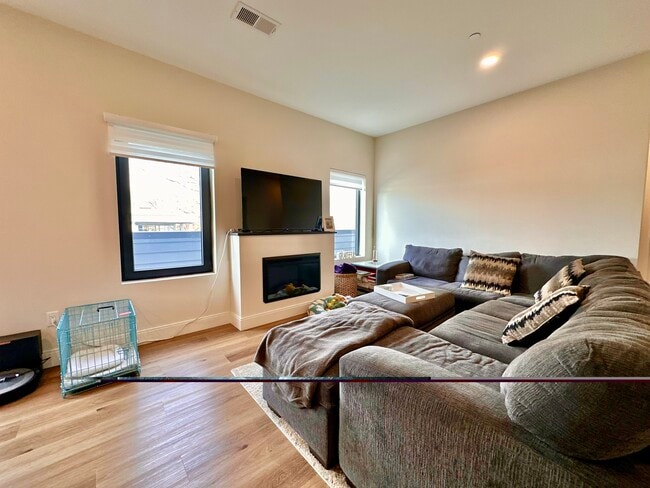 63 Belgrade Ave, Unit 406 in Boston, MA - Building Photo - Building Photo