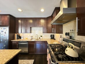 907 N Damen Ave in Chicago, IL - Building Photo - Building Photo