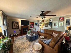 607 Garth Brooks Blvd in Yukon, OK - Building Photo - Building Photo