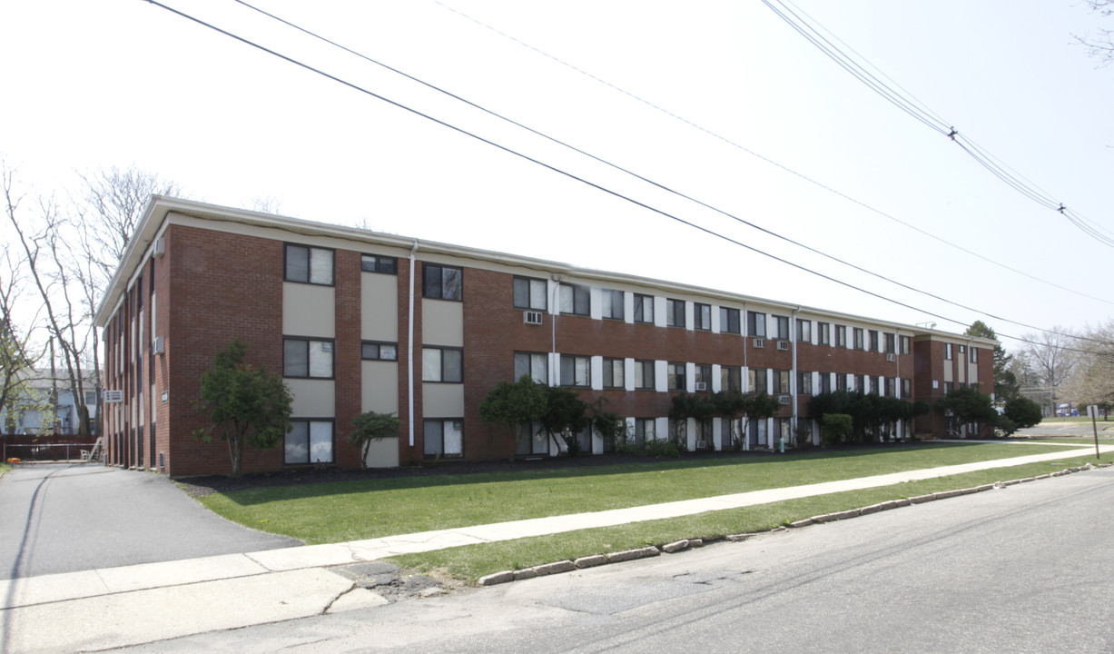 100 8th St in Lakewood, NJ - Building Photo