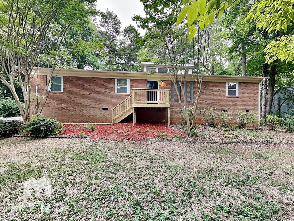 2009 Dove Dr in Charlotte, NC - Building Photo