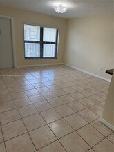 15302 SW 72nd St in Miami, FL - Building Photo - Building Photo
