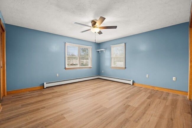 39 Blendall St, Unit Room 1 in Brockton, MA - Foto de edificio - Building Photo