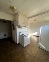 802-806 Queen Ave SE in Albany, OR - Building Photo