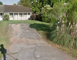 2586 Chateau Ln in Tallahassee, FL - Building Photo