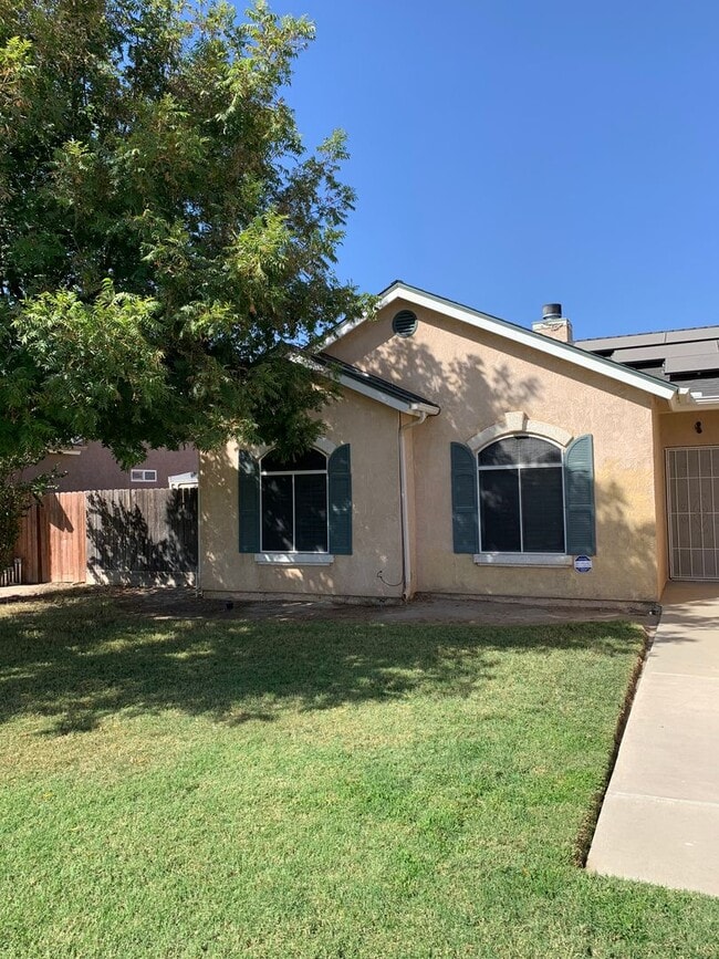 1398 Peachwood St in Lemoore, CA - Building Photo - Building Photo