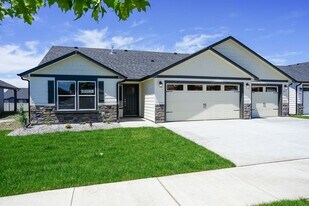 3837 N Lynn St in Post Falls, ID - Building Photo