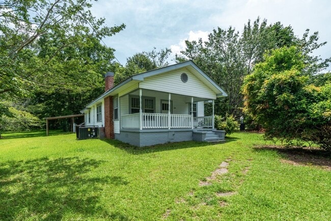 106 Midway Dr in Hueytown, AL - Foto de edificio - Building Photo