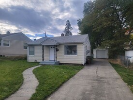 5723 N Milton St in Spokane, WA - Building Photo