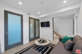 7198 Formosa Fusion Ct in Los Angeles, CA - Building Photo - Building Photo