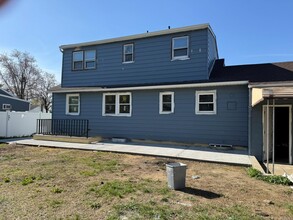 438 51st St in Lindenhurst, NY - Building Photo - Building Photo