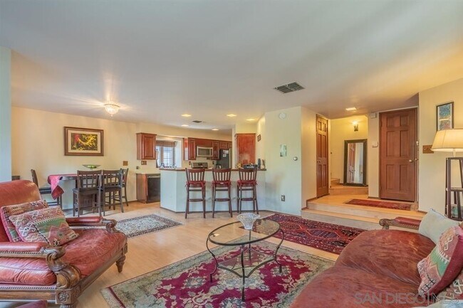 8642 Villa La Jolla Dr in San Diego, CA - Building Photo - Building Photo