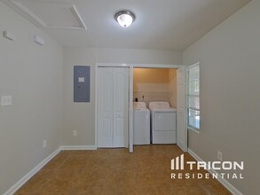 11685 Sands Ave in Jacksonville, FL - Building Photo - Building Photo