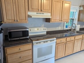 41 Porter St in Avon, MA - Building Photo - Building Photo