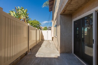 2320 Clark Ln, Unit 1 in Redondo Beach, CA - Foto de edificio - Building Photo