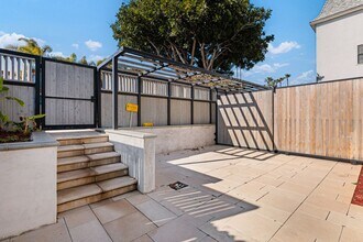 841-3 3rd St in Encinitas, CA - Building Photo - Building Photo
