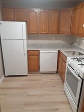 10 Bullocks Point Ave in East Providence, RI - Foto de edificio - Building Photo