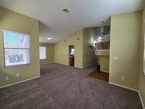 208 Zenith Point Ave in North Las Vegas, NV - Foto de edificio - Building Photo