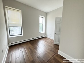 12 Regal St, Unit 5 in Boston, MA - Building Photo - Building Photo