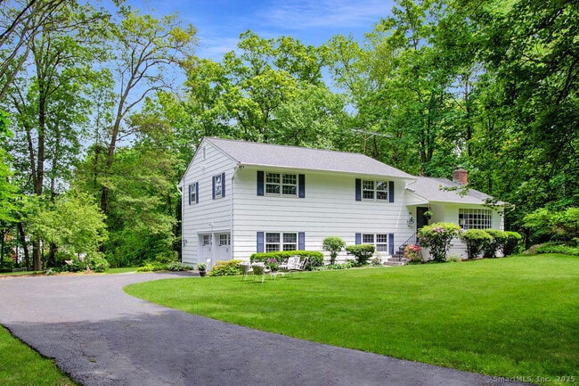39 Whiffle Tree Ln in New Canaan, CT - Building Photo - Building Photo