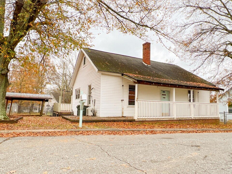1 Haynes St in Greer, SC - Building Photo