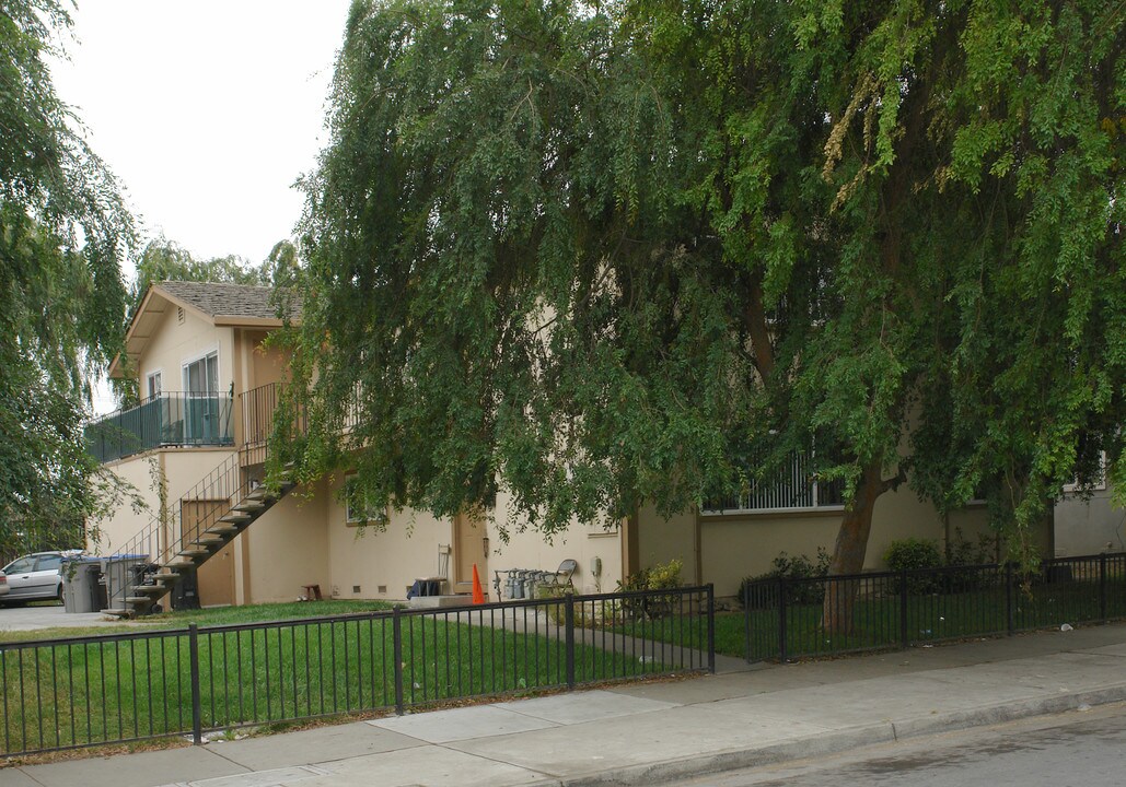 5200 Snow Dr in San Jose, CA - Building Photo