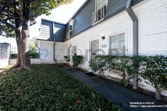 7825 Rue St Cyr St in Houston, TX - Building Photo - Building Photo