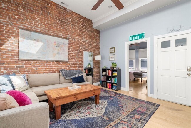 371 Cardinal Medeiros Ave, Unit 3 in Cambridge, MA - Building Photo - Building Photo