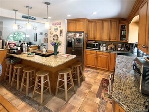 16 Stuart Ct in Hampton Bays, NY - Building Photo - Building Photo
