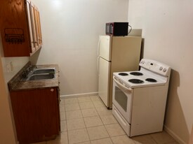 604 Columbia Ave in Glasgow, KY - Building Photo