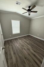 3114 Shady Creek Ln in Oyster Creek, TX - Building Photo - Building Photo